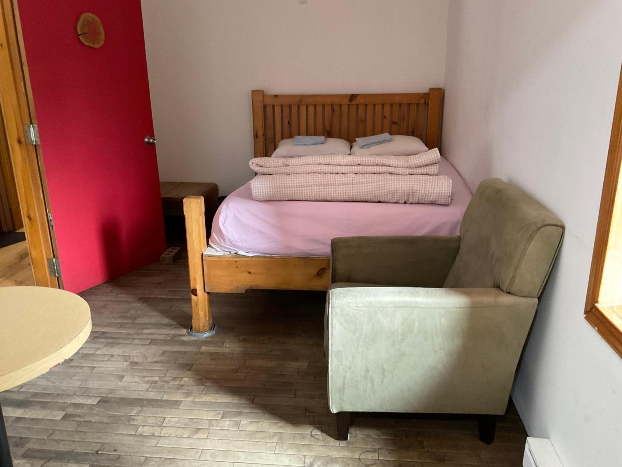 Hostel Jeunesse De *